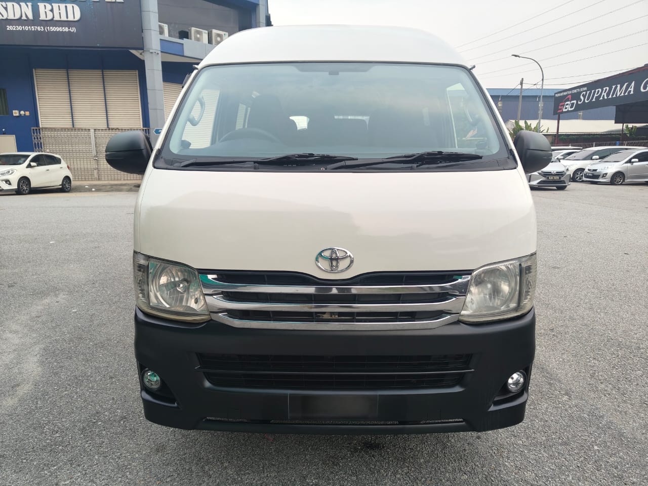2013 Toyota HIACE 2.5 — photo 1 of 16