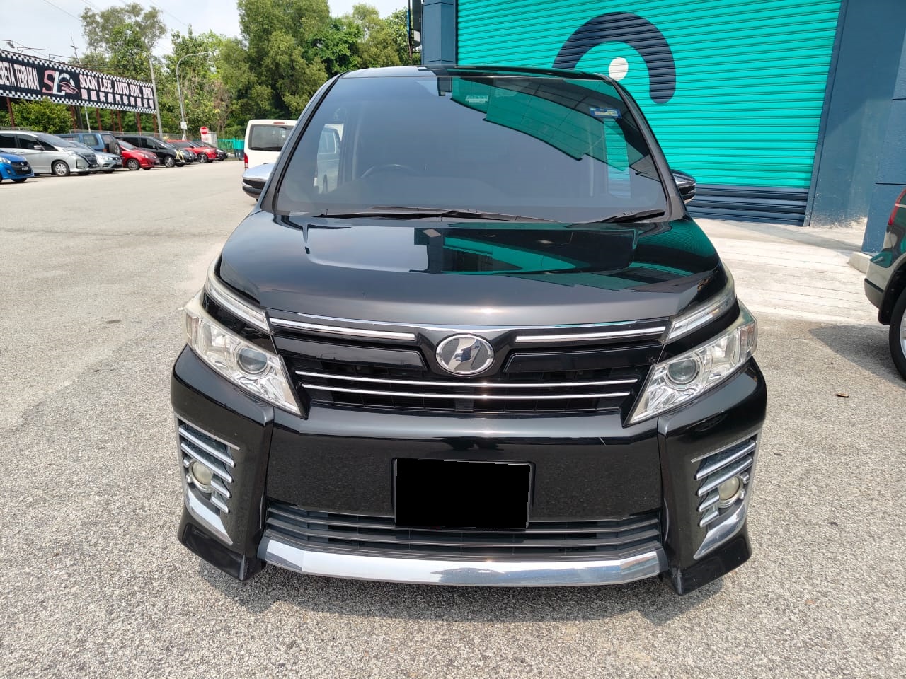 2016 Toyota VOXY 2.0 — photo 1 of 14